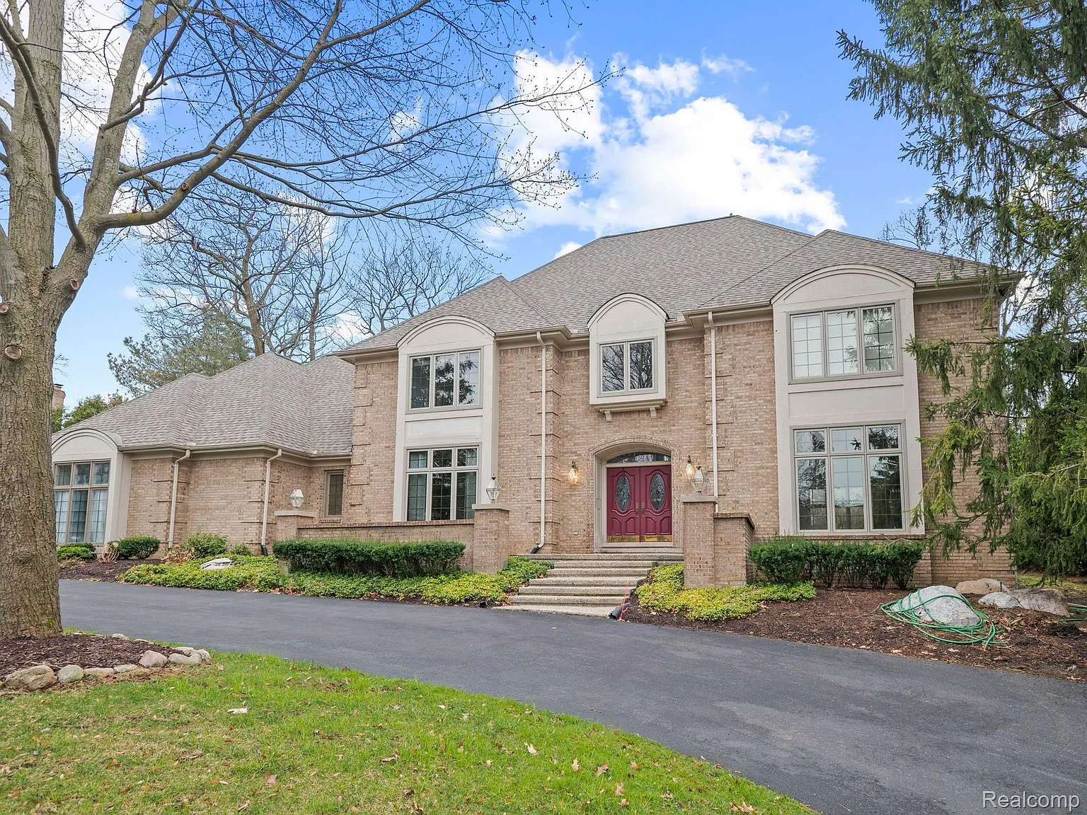 2870 Meadowood Ln photo 1