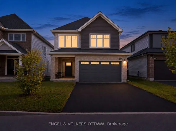 633 Moonflower Cres, Ottawa, ON K1T 0X8
