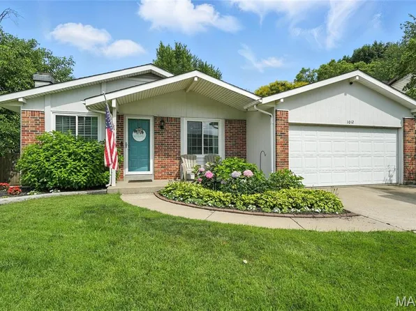 1012 Acorn Trail Dr, Florissant, MO 63031