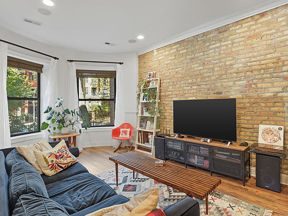 3rd image of 5219 N Winthrop Ave APT 1N