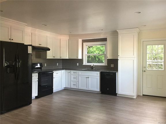 2nd image of 1516 Barbara Ln #1