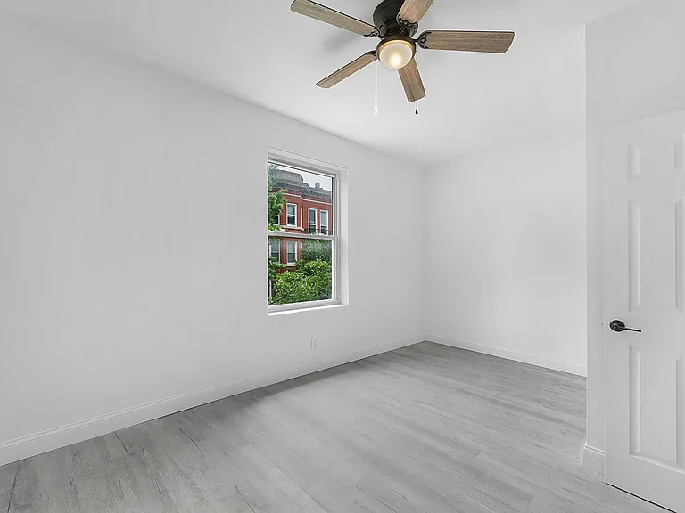 Lyndon Apartment — Photo 34