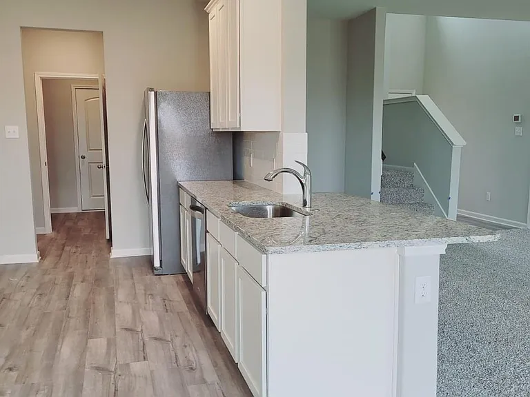1912 Liam Dr — Photo 4