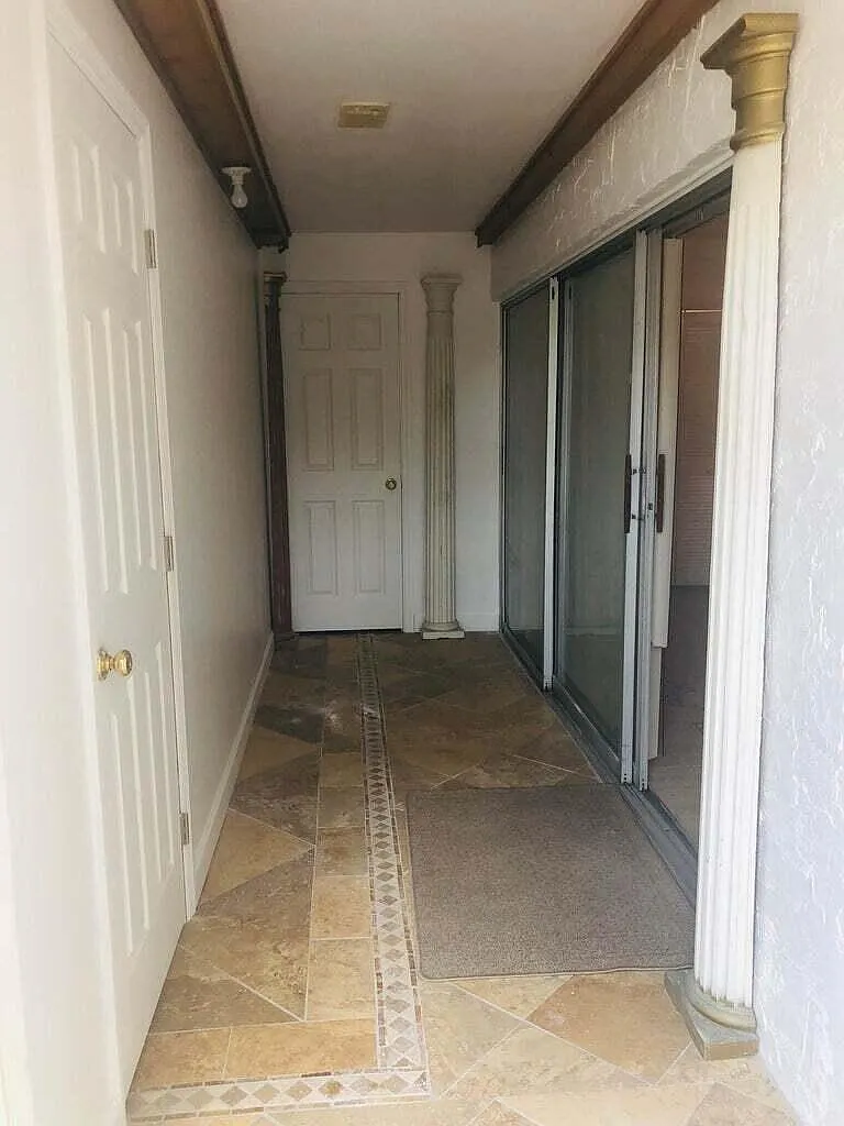 1 bed, 1.0 bath, 4583 sqft, $2,200 — Photo 2