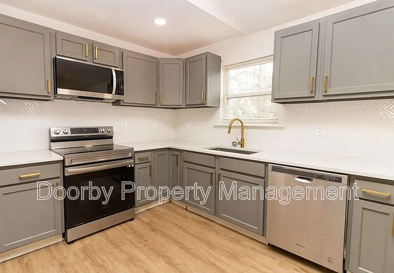 2310 Cushman St — Photo 5
