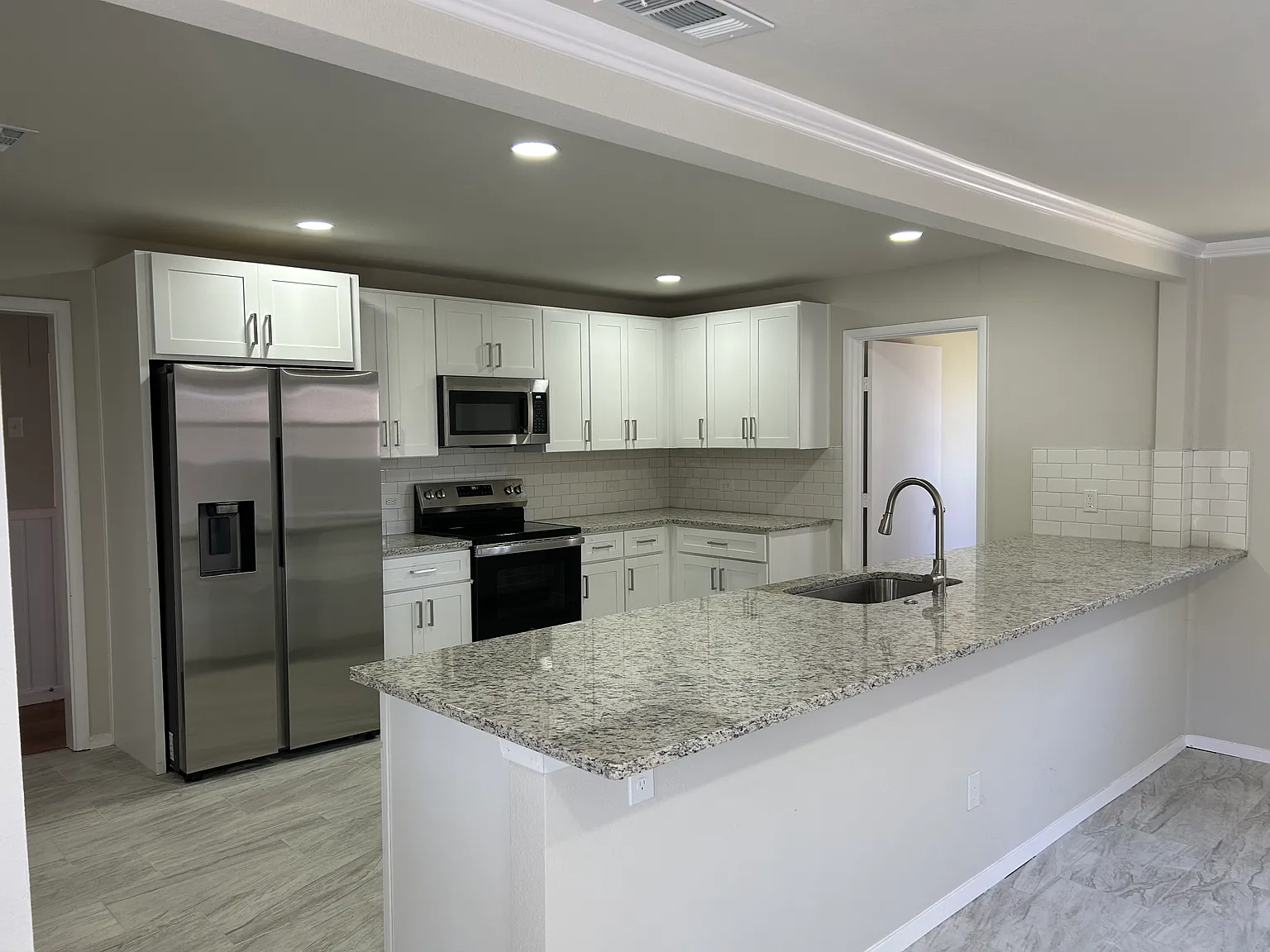 4 bed, 2.5 bath, 2476 sqft, $2,600 — Photo 2