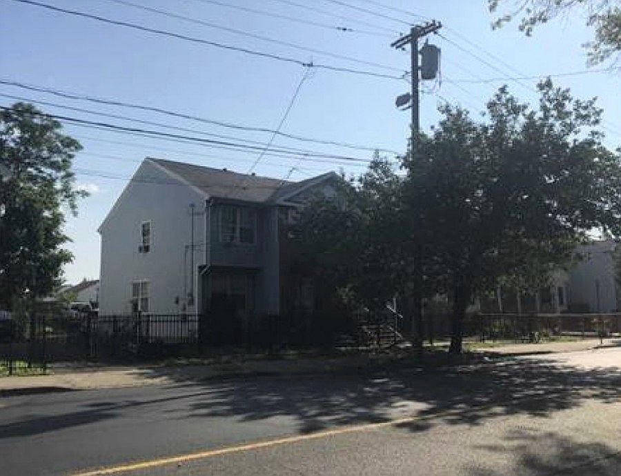 2nd image of 225 16th Ave
