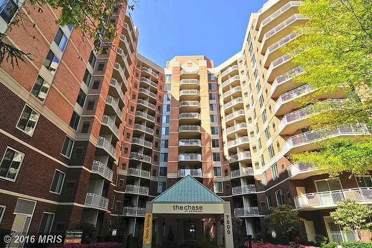 7500 Woodmont Ave #8 — Photo 3