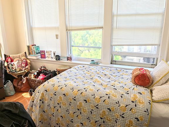 5th image of 2315 W Giddings St APT 2