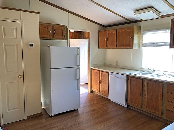 5th image of 498 Mountain Village Dr