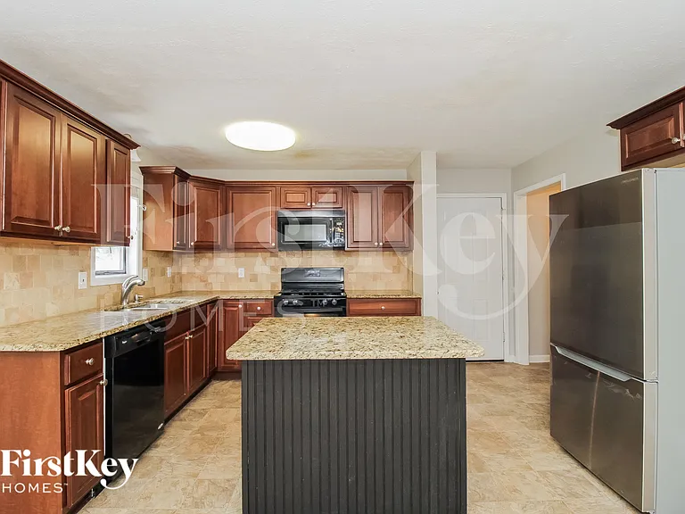 585 Kurtz Rd — Photo 7