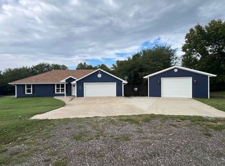 7748 Choctaw Ct, Ozawkie, KS 66070