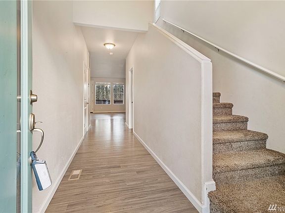 5th image of 10507 Aqueduct Dr E