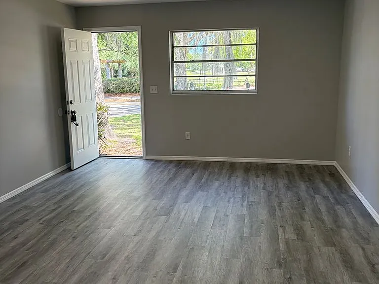 190 W Ventris Ave — Photo 12