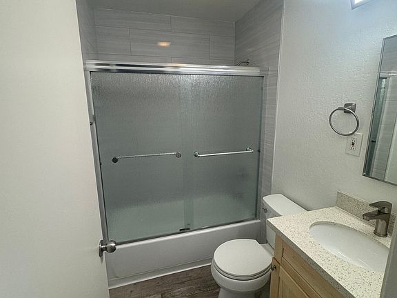 3rd image of 101 Oak Ave #4B