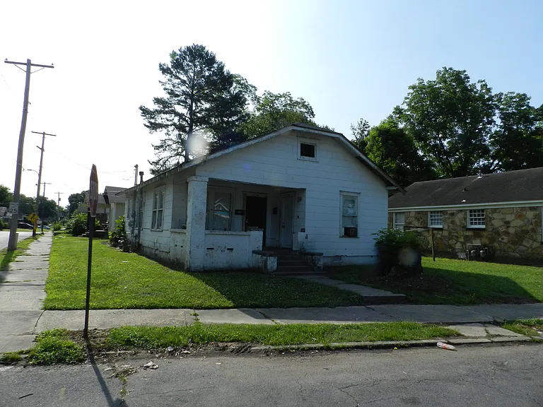1524 Chandler St — Photo 1