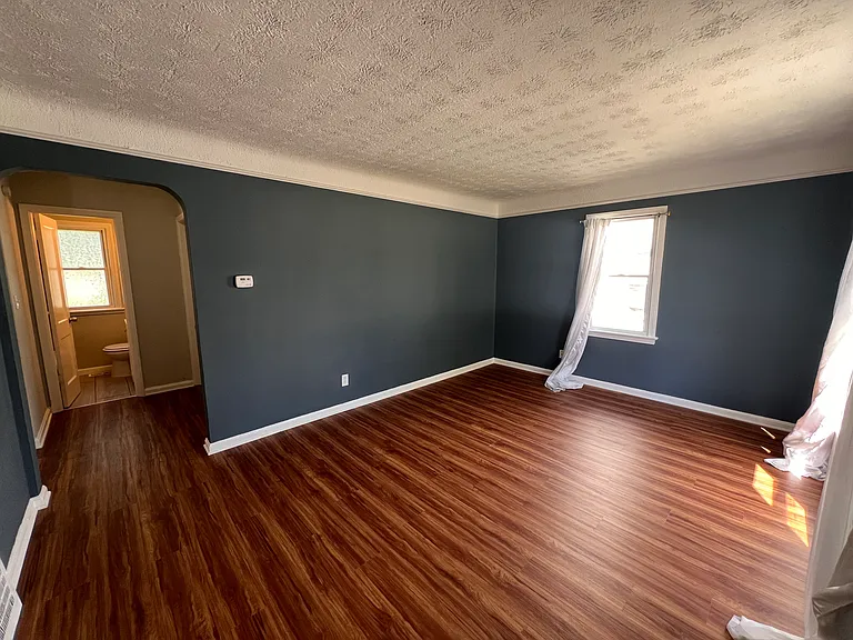 4606 Lincoln Ave — Photo 2