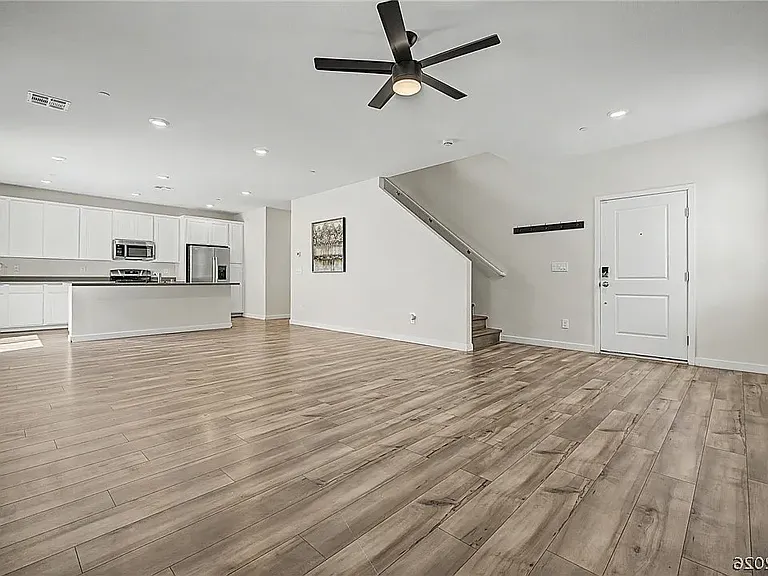 481 Daphne Ter — Photo 2