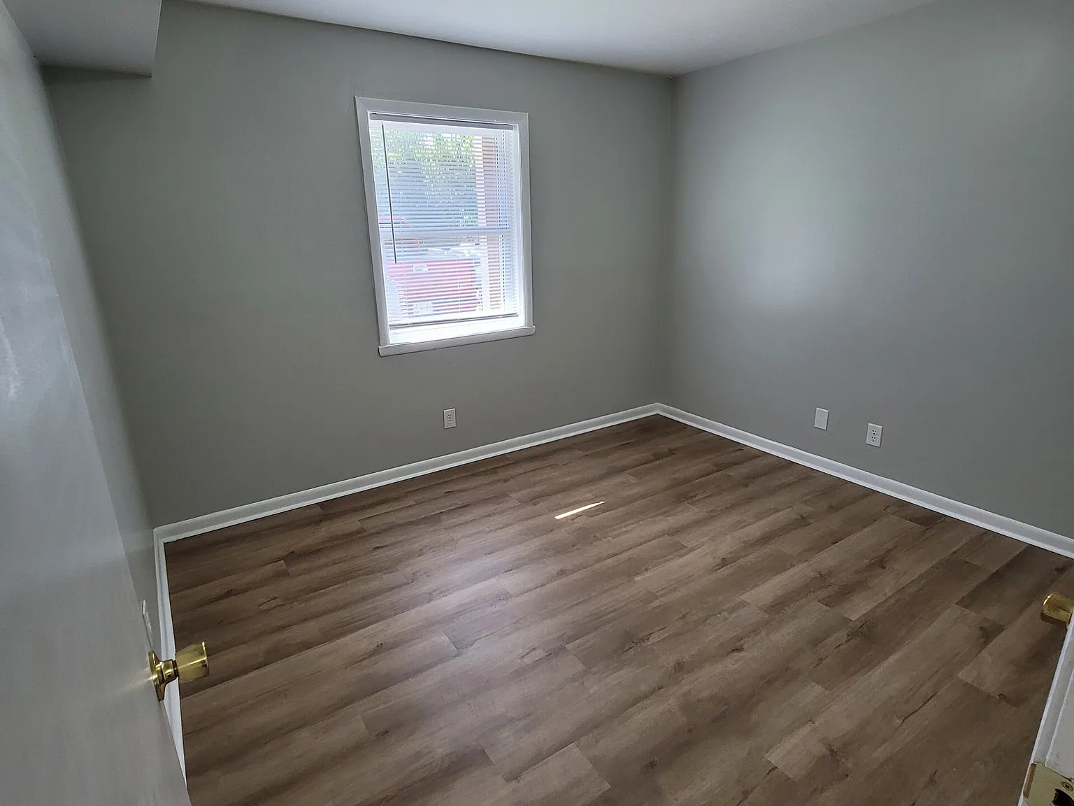 107 Robbins Drive — Photo 3