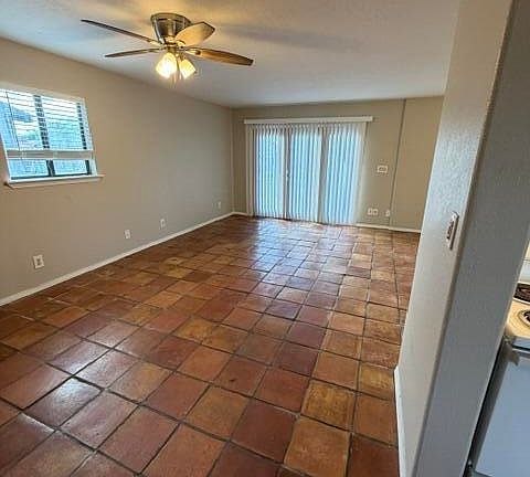 3rd image of 824 Gallahad St SW