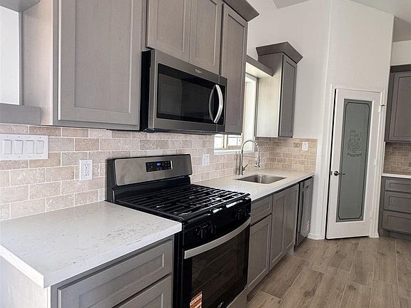 4th image of 10591 E 46th Ln