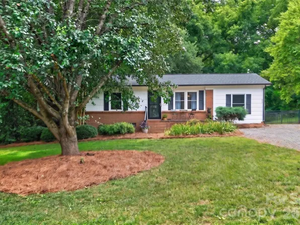 835 Edgewater Dr, Belmont, NC 28012