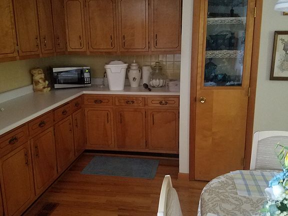 Eat in kitchen main level 