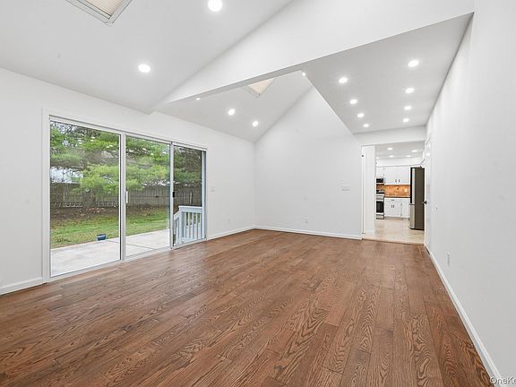 3rd image of 19 Sherwood Court