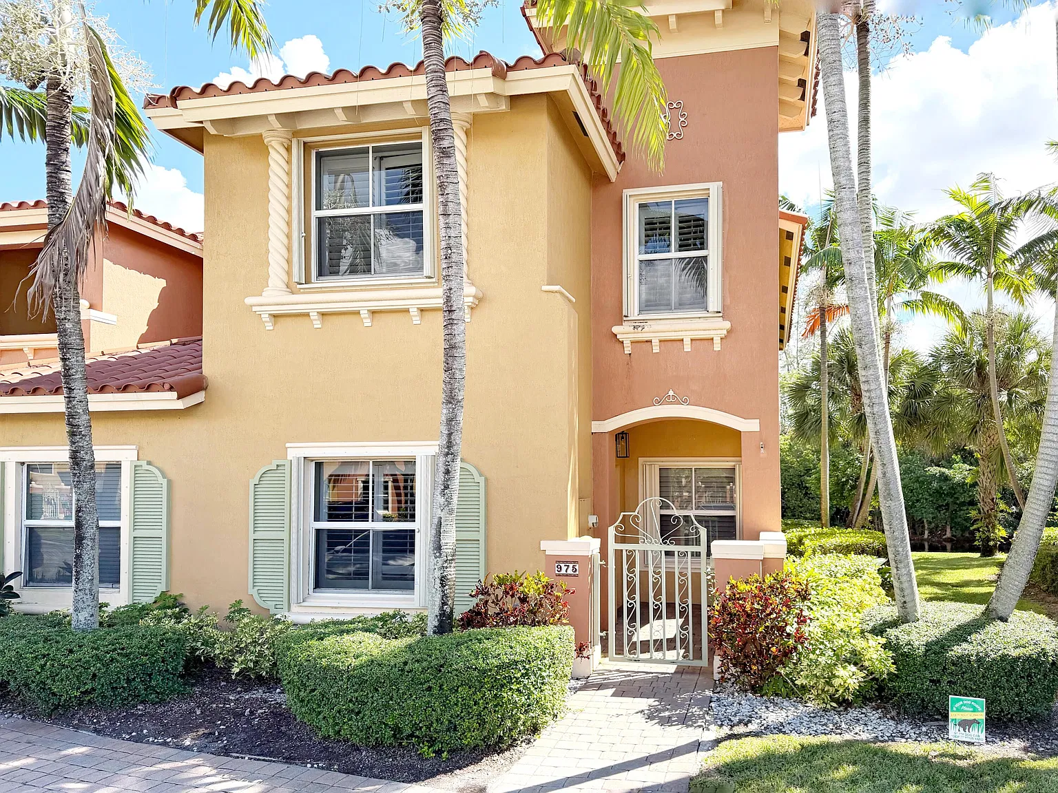 3 bed, 2.5 bath, 1747 sqft, $3,000 — Photo 1
