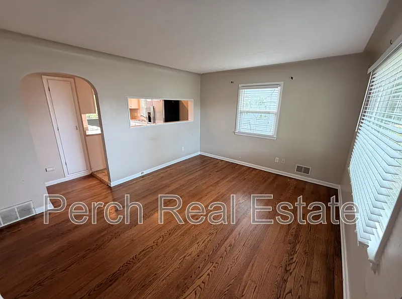 2 bed, 1.0 bath, 730 sqft, $2,100 — Photo 3