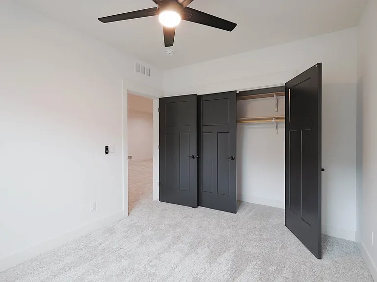8620 S 50th Ct — Photo 40
