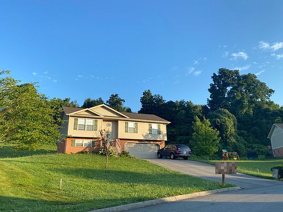3rd image of 1361 Meadow Creek Ln