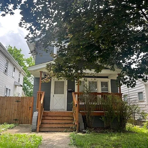 623 E Markison Ave — Photo 2