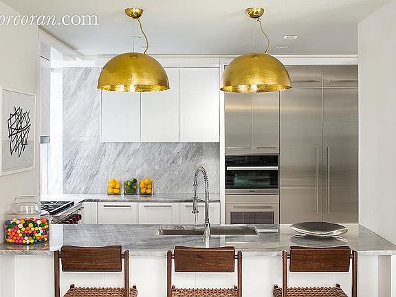 4th image of 344 W 72nd St #302