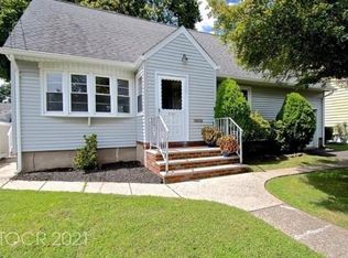9-16 1st St, Fair Lawn, NJ 07410