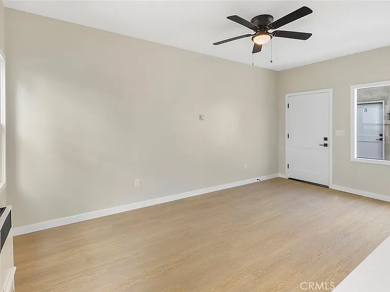 1237 E 1st St #17 — Photo 6