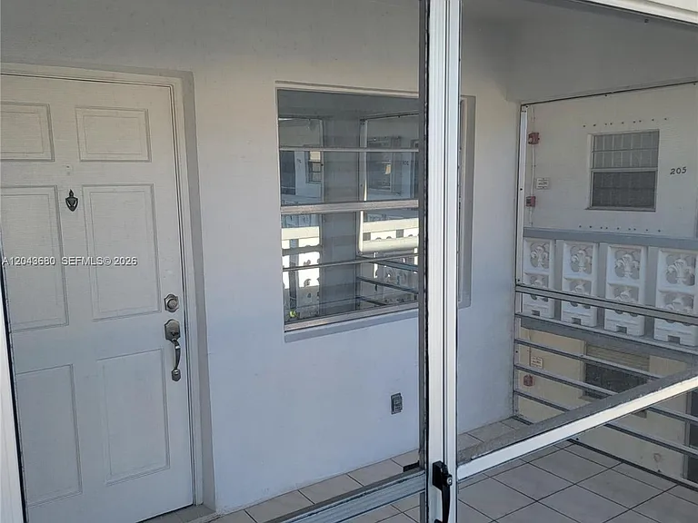 1700 Cleveland St #203 — Photo 13
