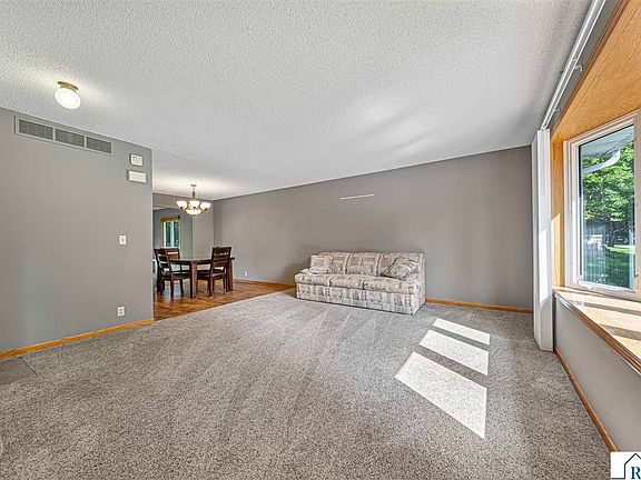 3rd image of 606 N 9th St