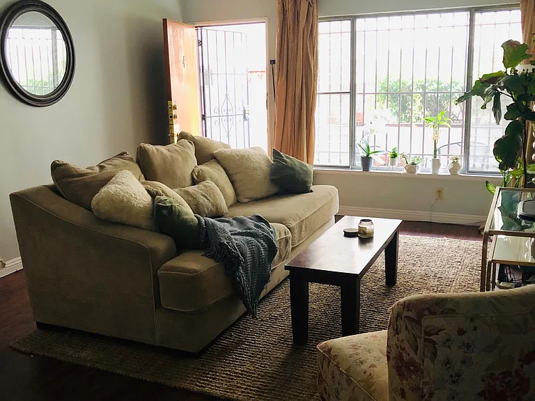 3658 Mentone Ave #4 — Photo 2