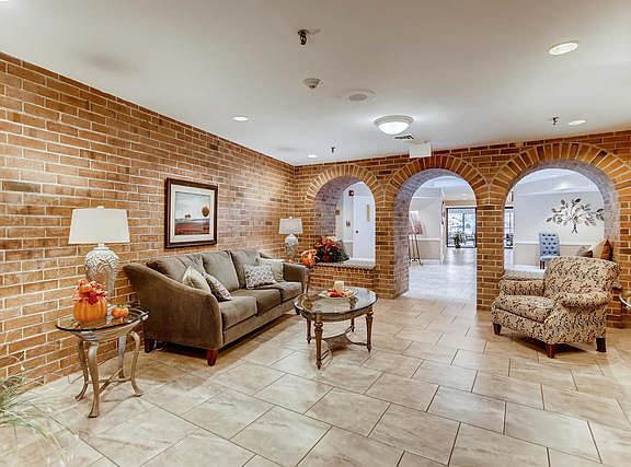 3rd image of 601 Lake Hinsdale Dr APT 203