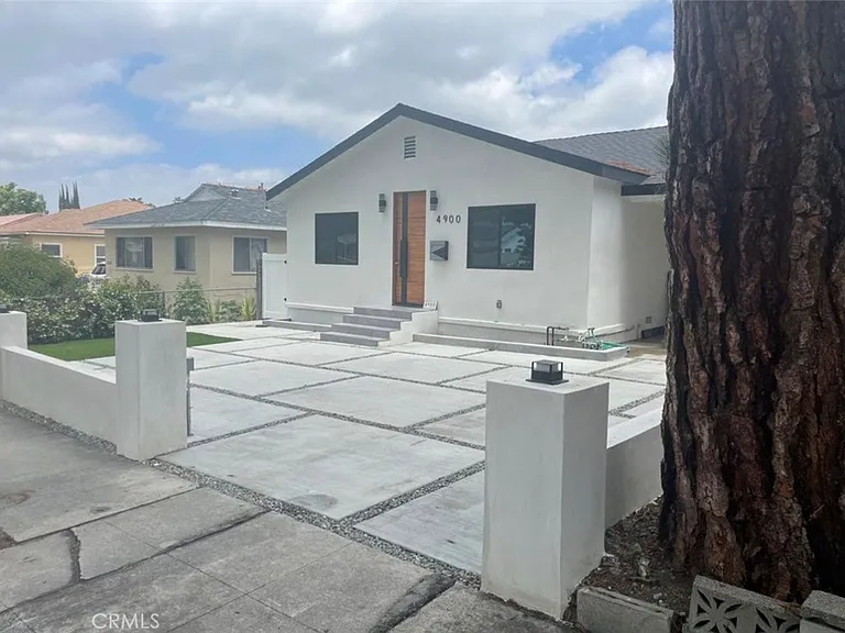 4900 Enfield Ave — Photo 2