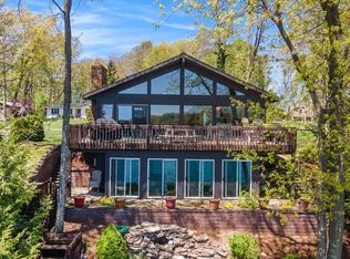 89589 Shorelane Dr, Lawton, MI 49065
