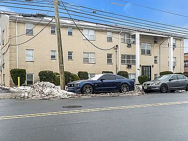 4th image of 854 W Grand St #F9f2000c5