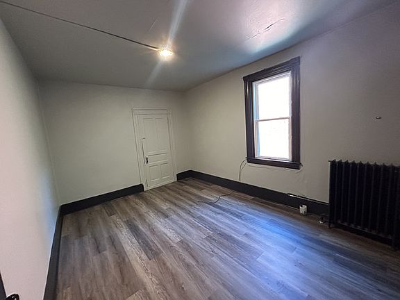4th image of 19 S Ann St #11257605