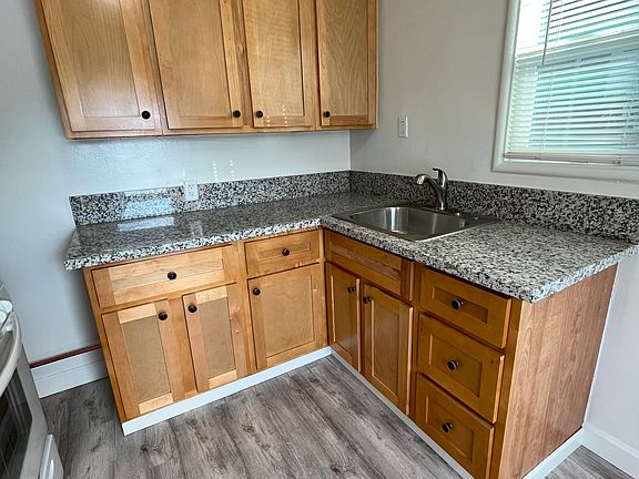 3rd image of 224 28th St