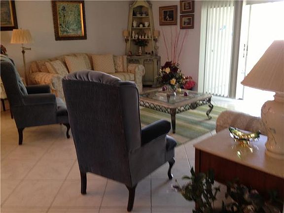 2nd image of 204 Oxford Pl