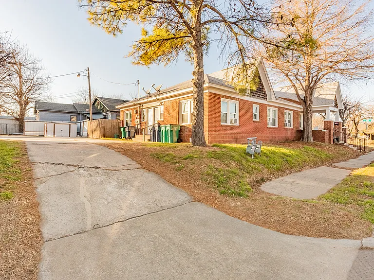 802 NW 31st St — Photo 15