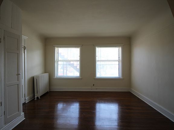 4th image of 838 Sherman Ave #8