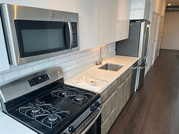 3rd image of 1984 N Milwaukee Ave #617