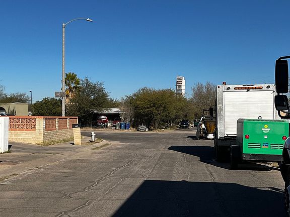 5th image of 941 W Hawaii Dr